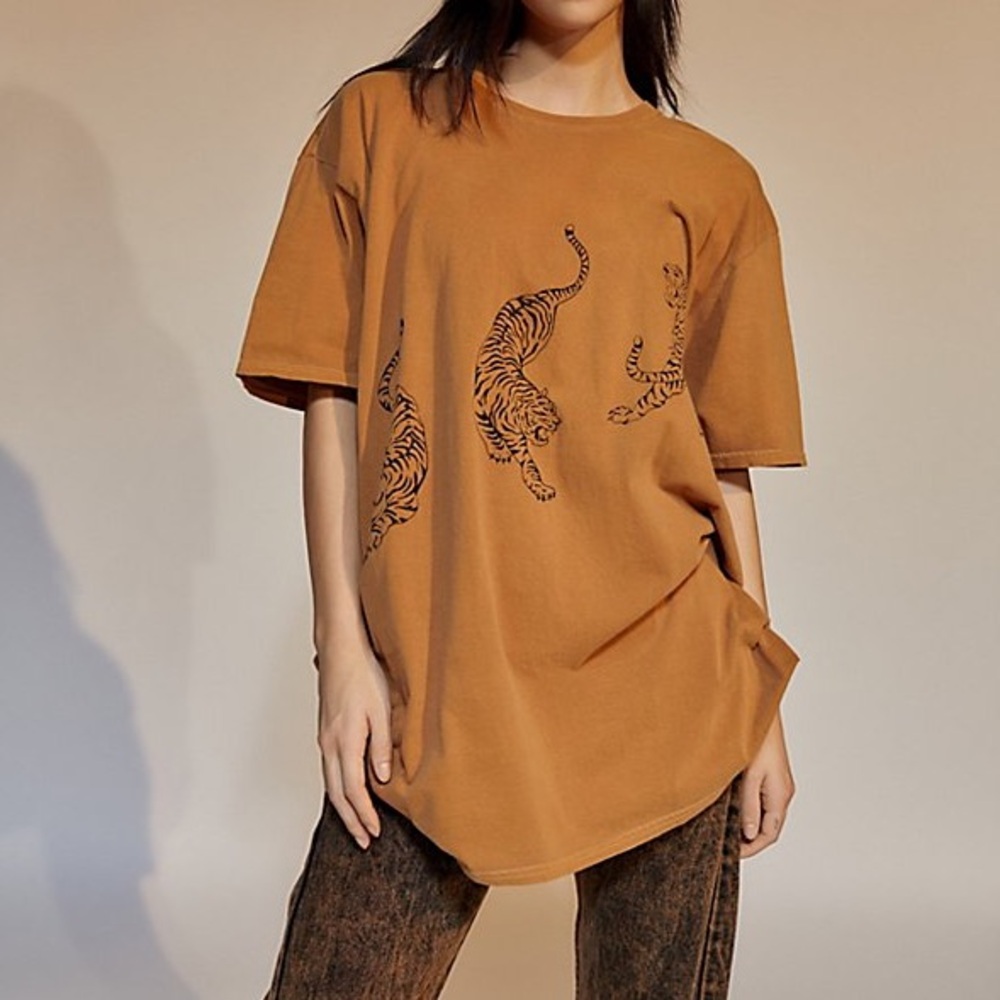 Brown Oversized Graphic Tee